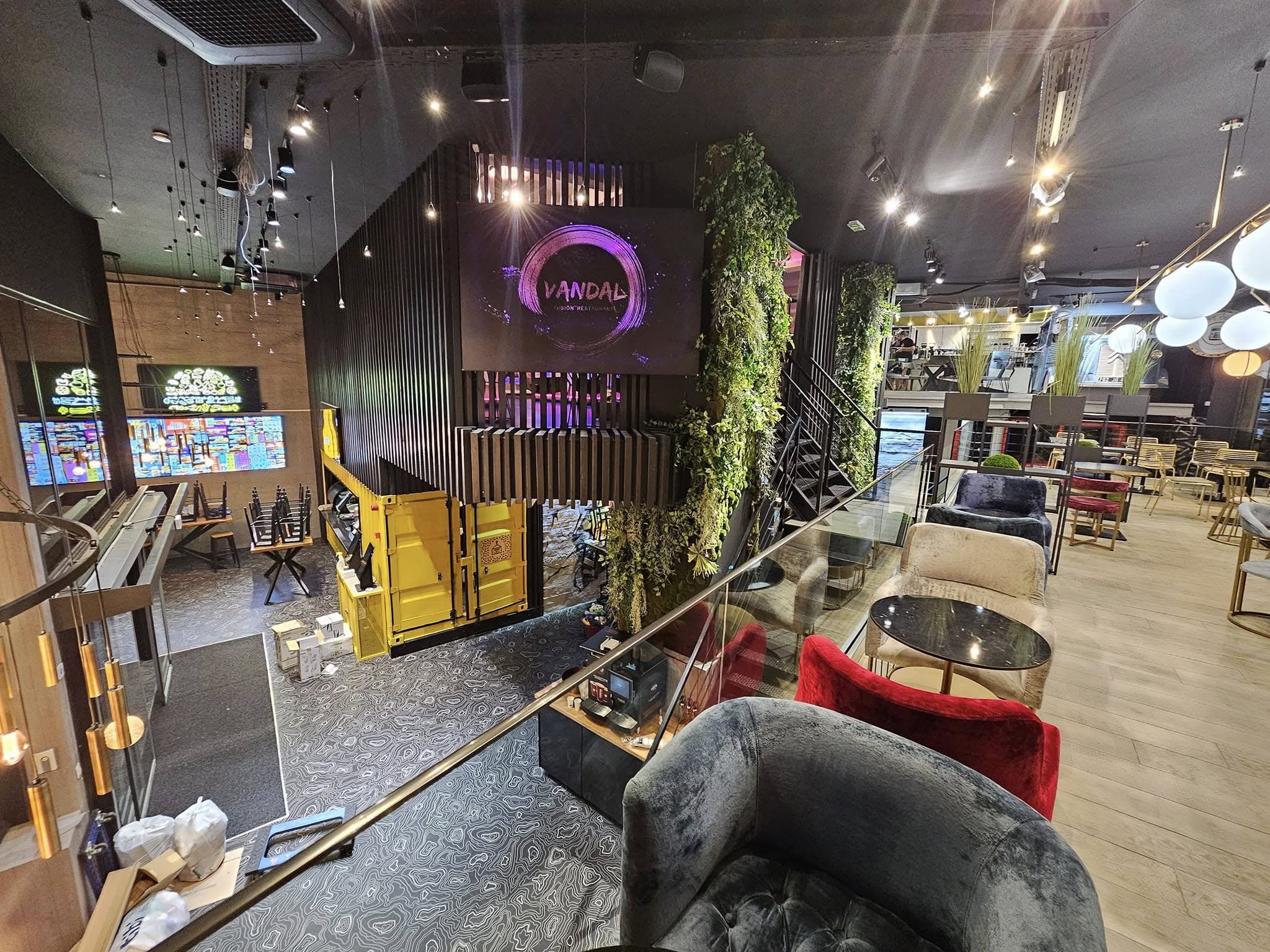 Vue mezzanine Food Park Charleroi